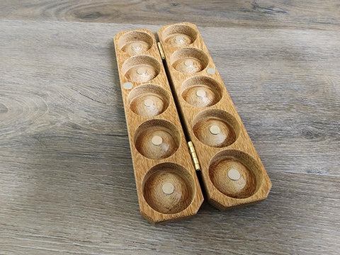 Medium Clamshell Token Holder - Cumaru Wood (10 Tokens)