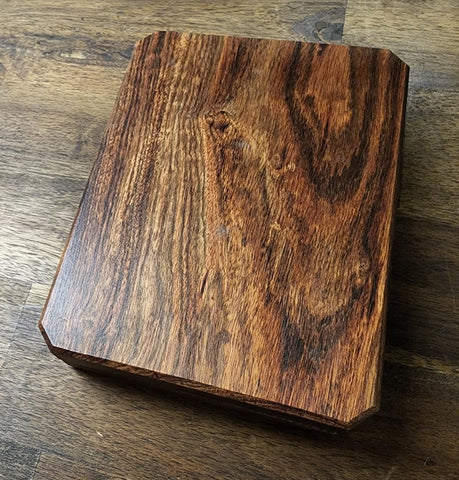 Large Clamshell Token Holder - Chechen Wood (24 Tokens)